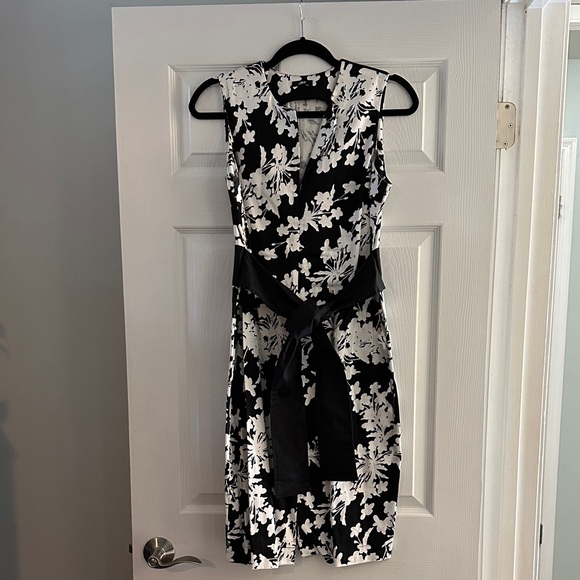 Jet John Eshaya Dresses & Skirts - Chic Black and White Floral Midi Dress